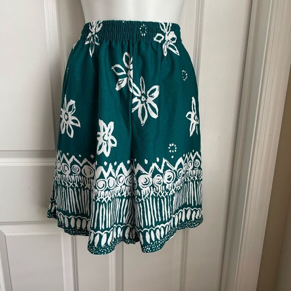 American Weekend Floral Bermuda Shorts XL Green White - Picture 4 of 7